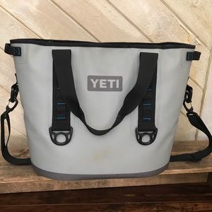 Yeti Hopper 30 Portable Cooler Fishing Beach